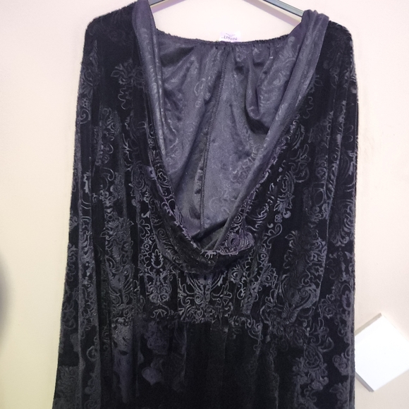Spirit Halloween L/XL Black Velvet hooded Robe/Dress - Picture 4 of 4